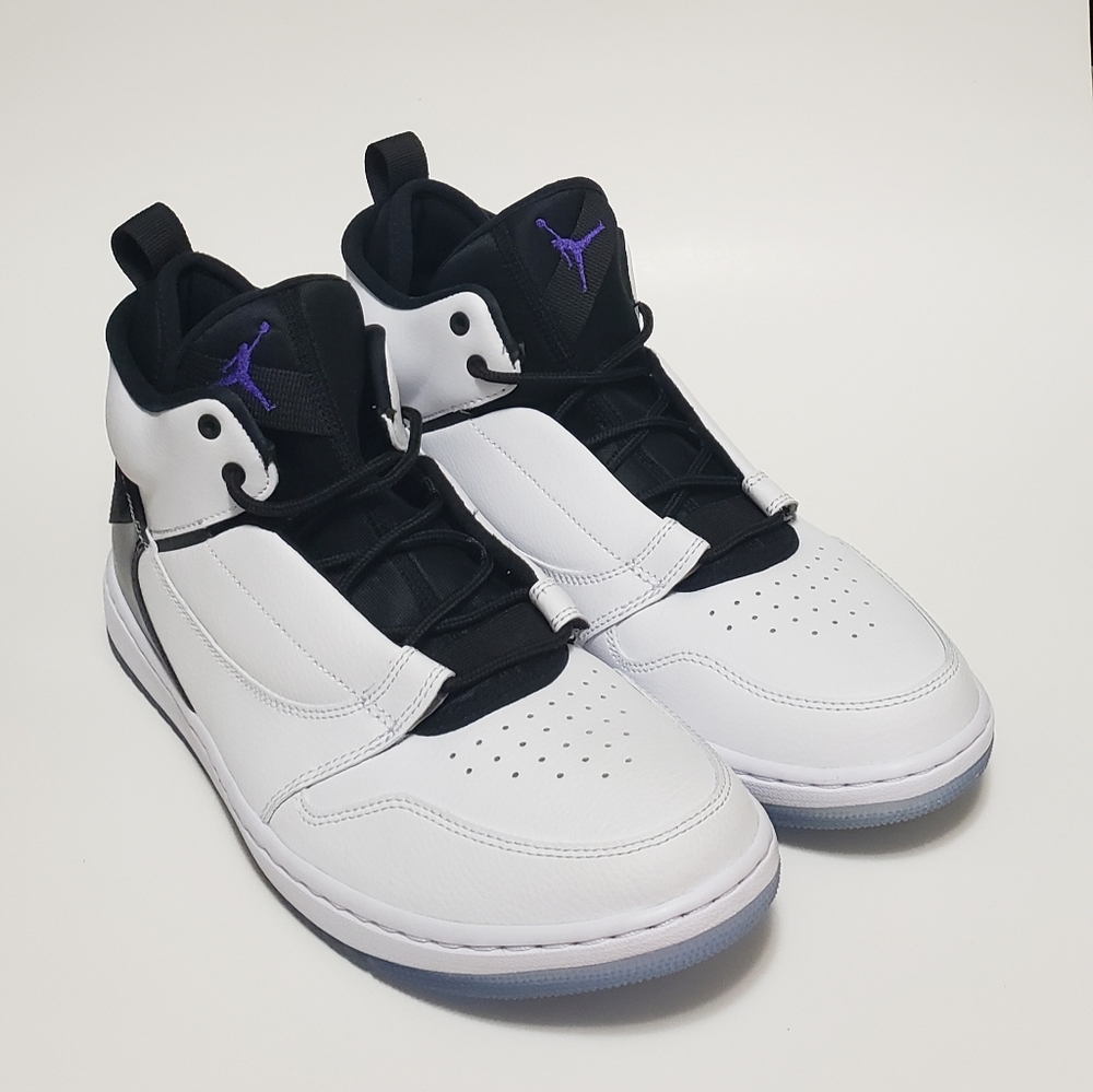 Nike ATHLETIC Size 10